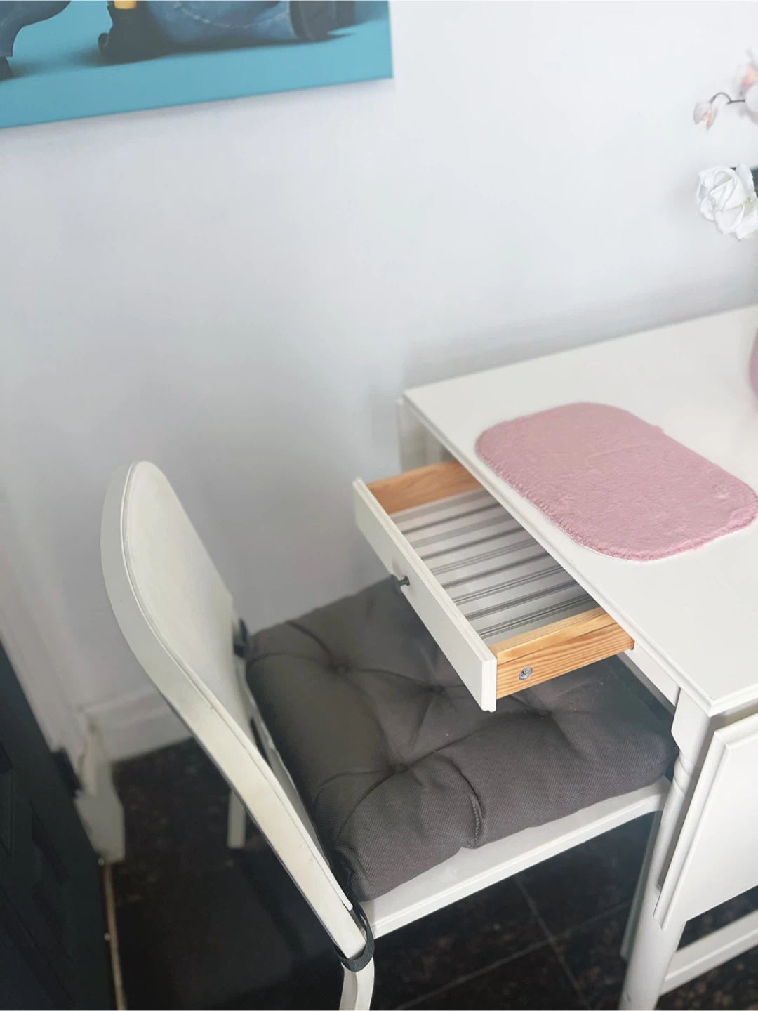 Delivery Available, IKEA drop-leaf table & 2 chairs - photo 3
