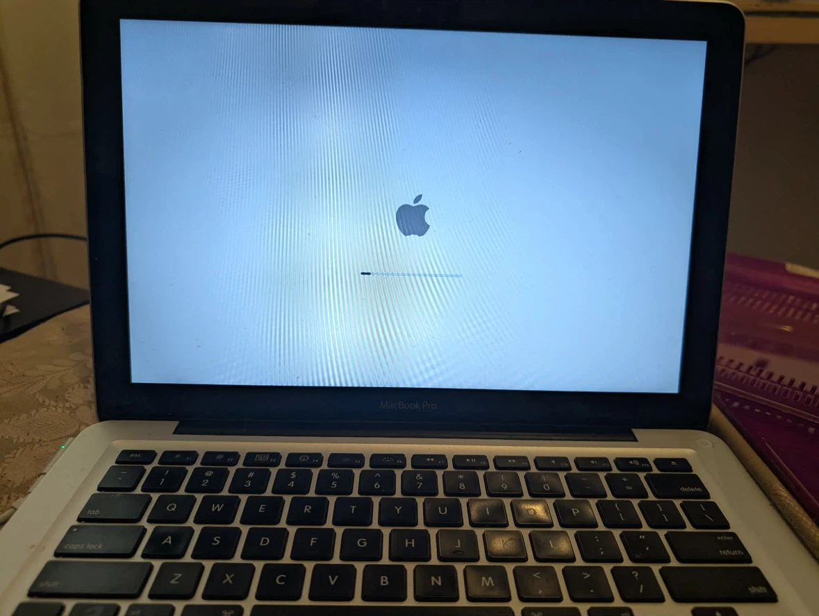 Apple MacBook Pro Laptop just needs O/S