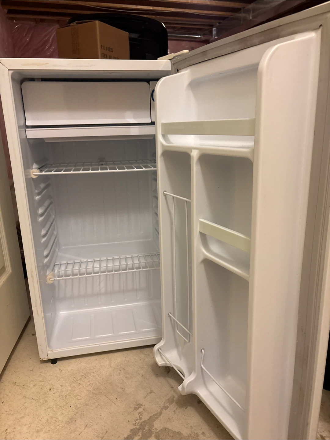 Sunbeam Mini Fridge - photo 2