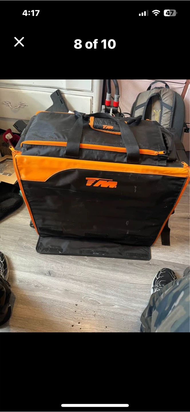 RC GAS CAR AND BAG - photo 3