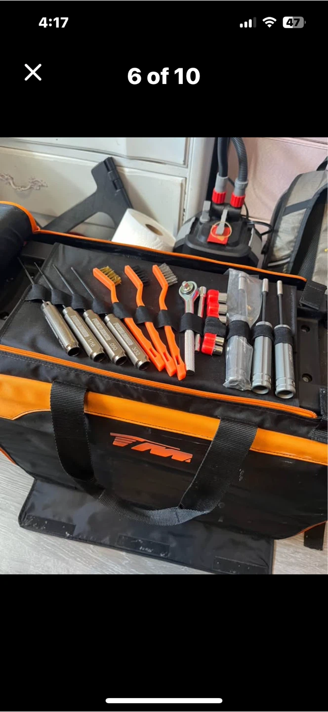 RC GAS CAR AND BAG - photo 5