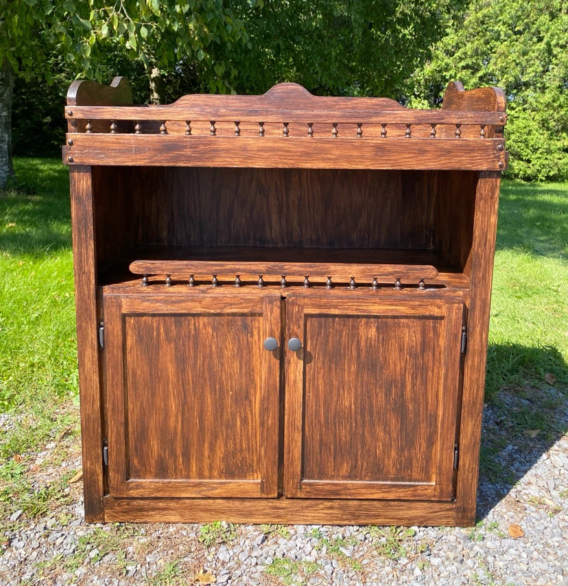 Vintage Solid Wood Water Bar / Cabinet (CAN DELIVER)