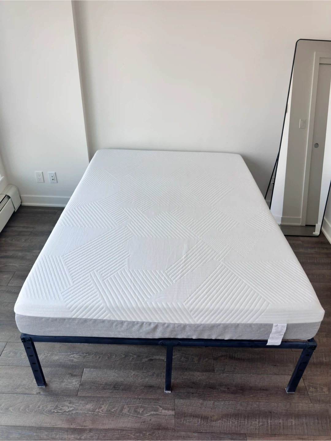 Set Mattress and Metal Bed Frame/ full