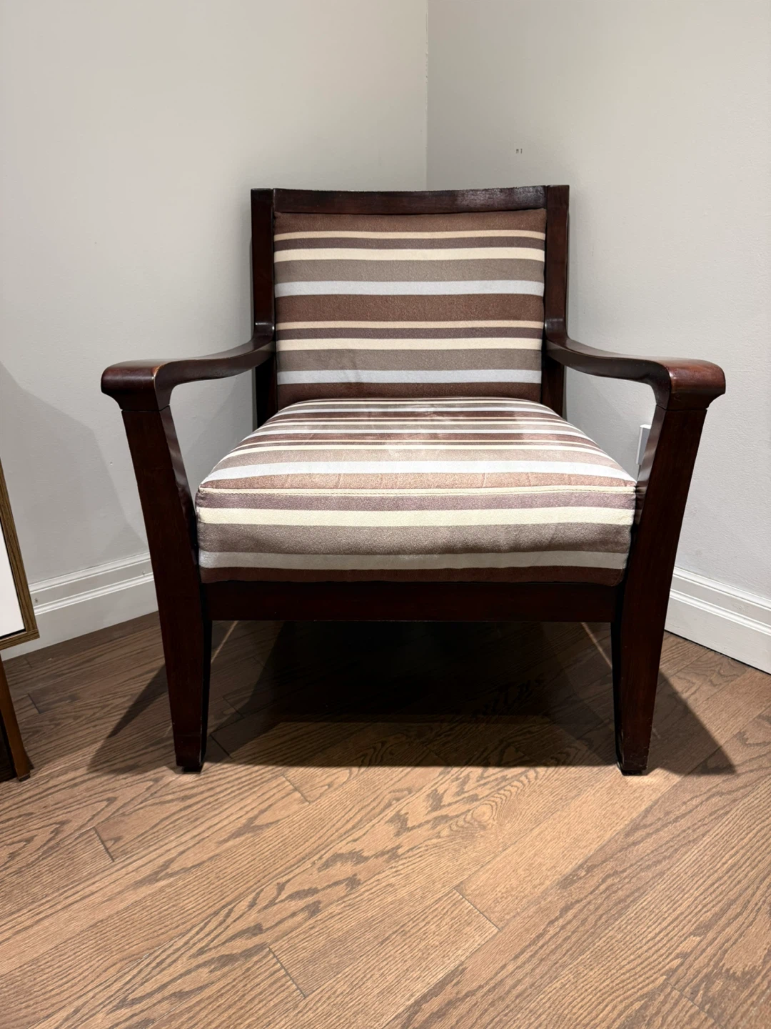 Striped Accent Chair - Solid Wood - photo 2