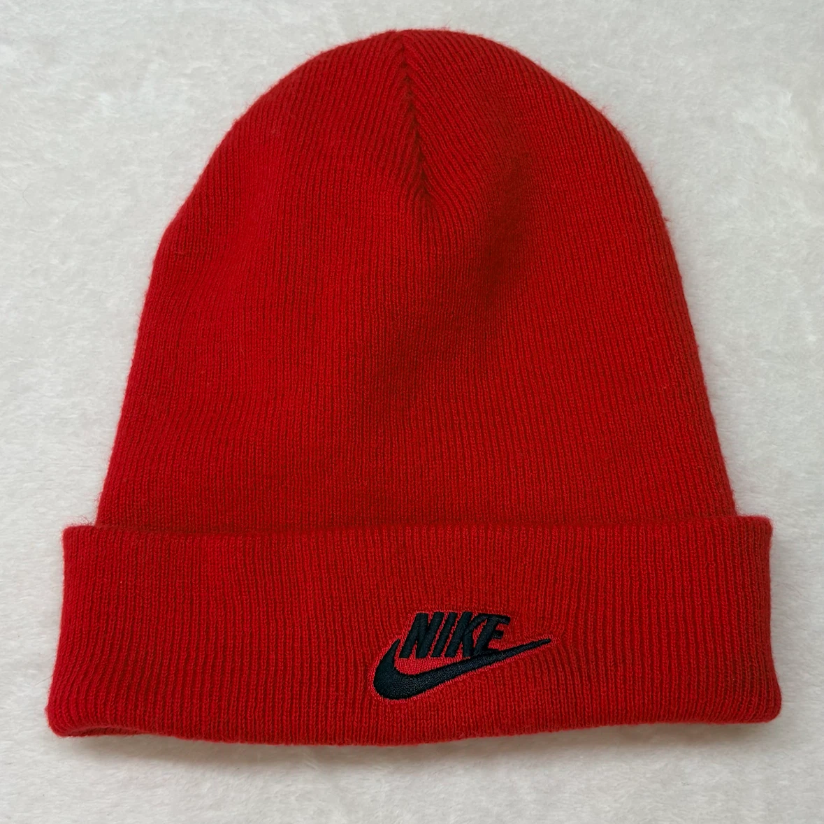 Nike Red Cuffed Winter Beanie Tuque Embroidered Logo Hat Unisex - photo 2