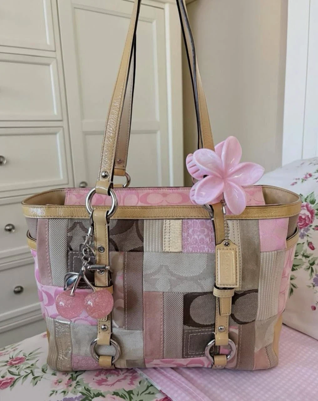Vintage Coach bag!!- LOOKING!!!