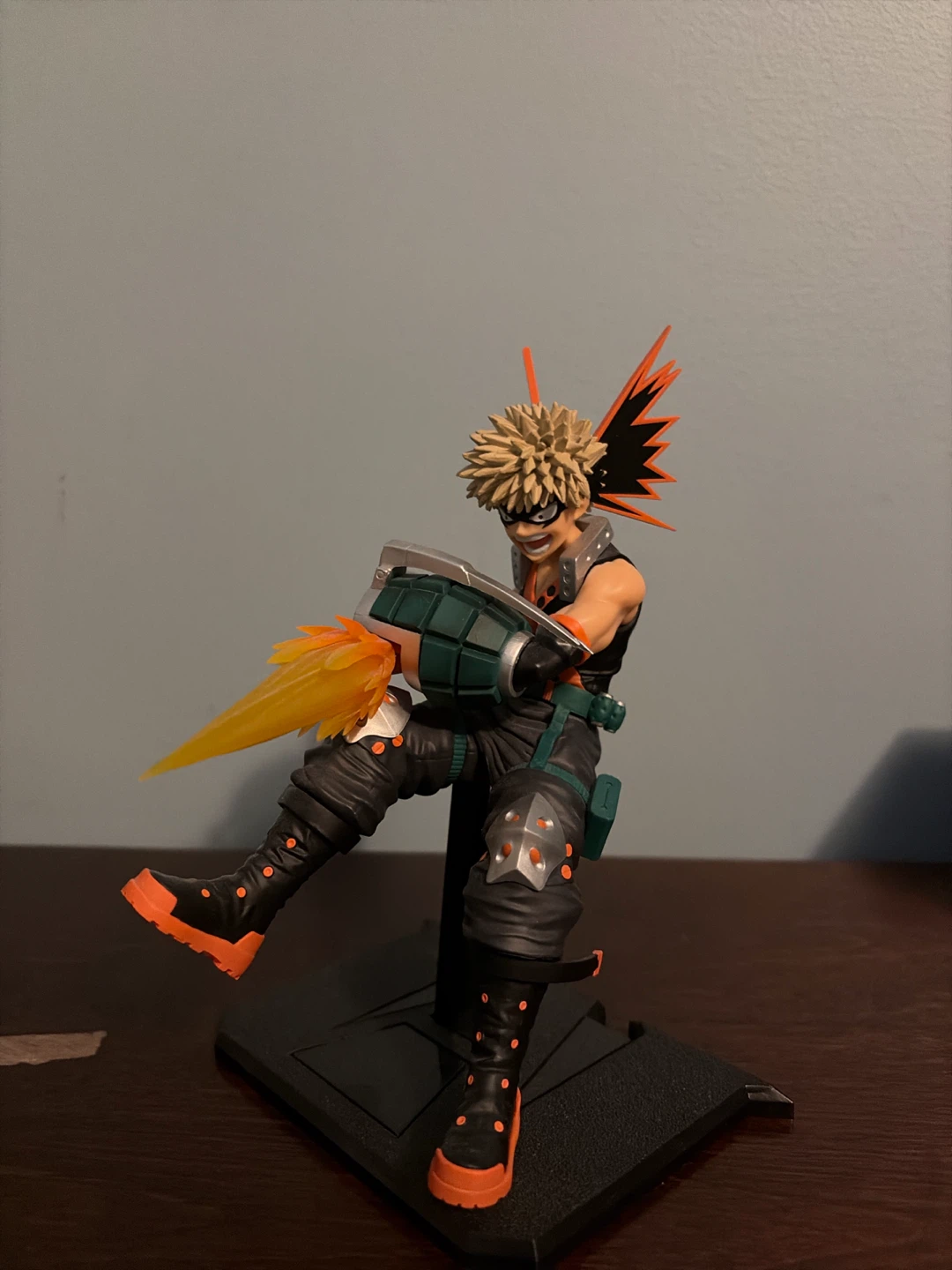 Katsuki Bakugo Figurine - photo 2