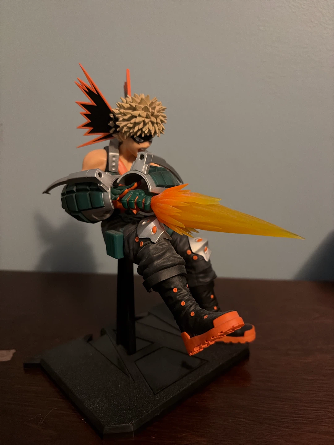Katsuki Bakugo Figurine - photo 3