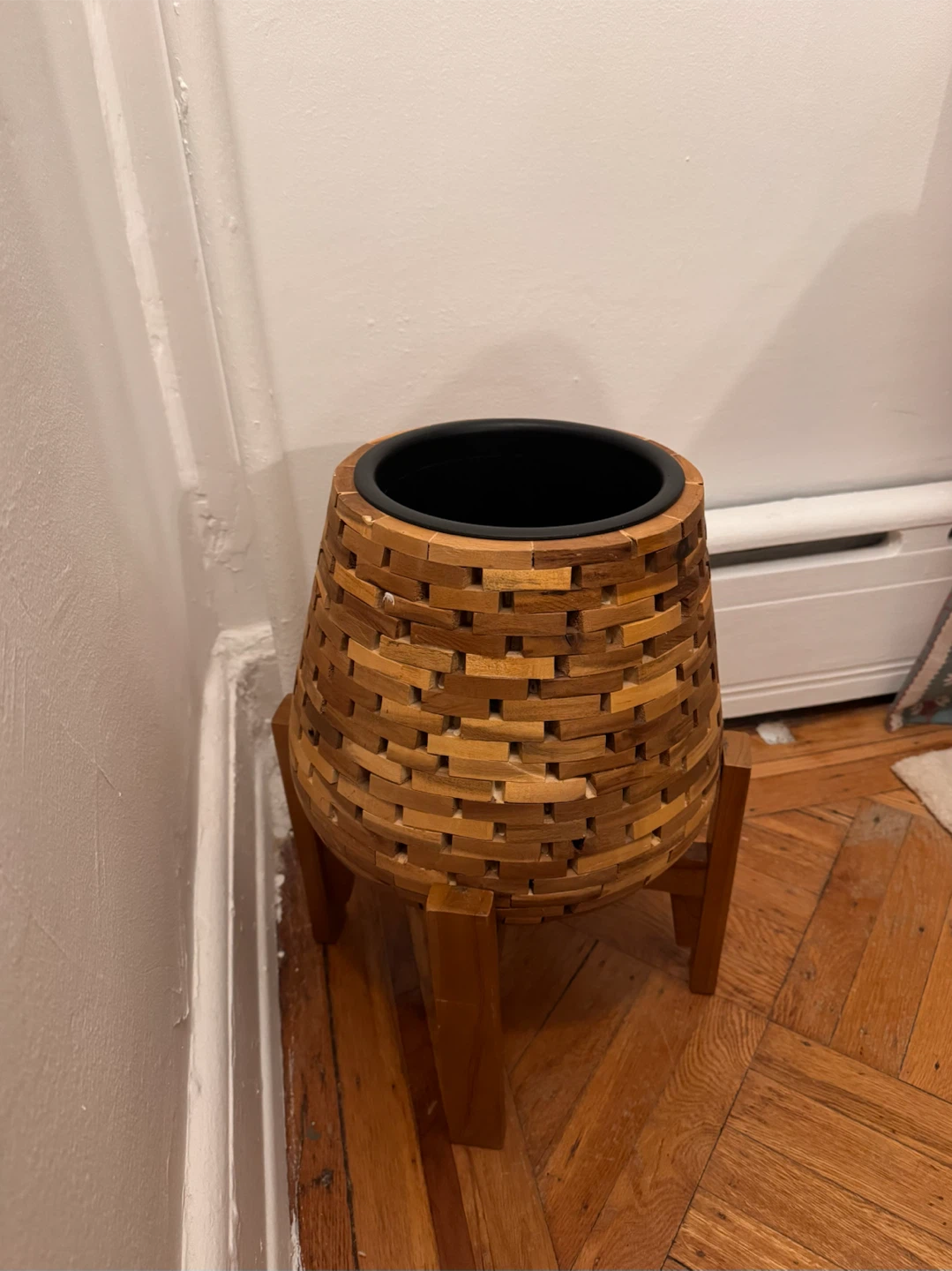 Plant pot with stand