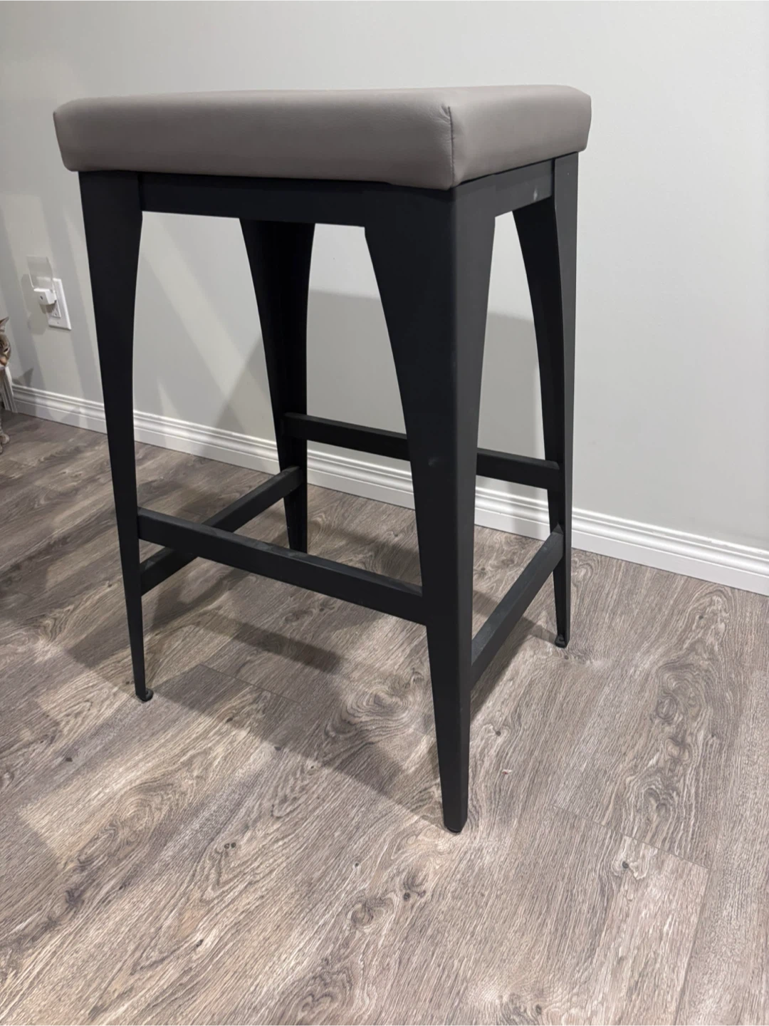 4 barstools