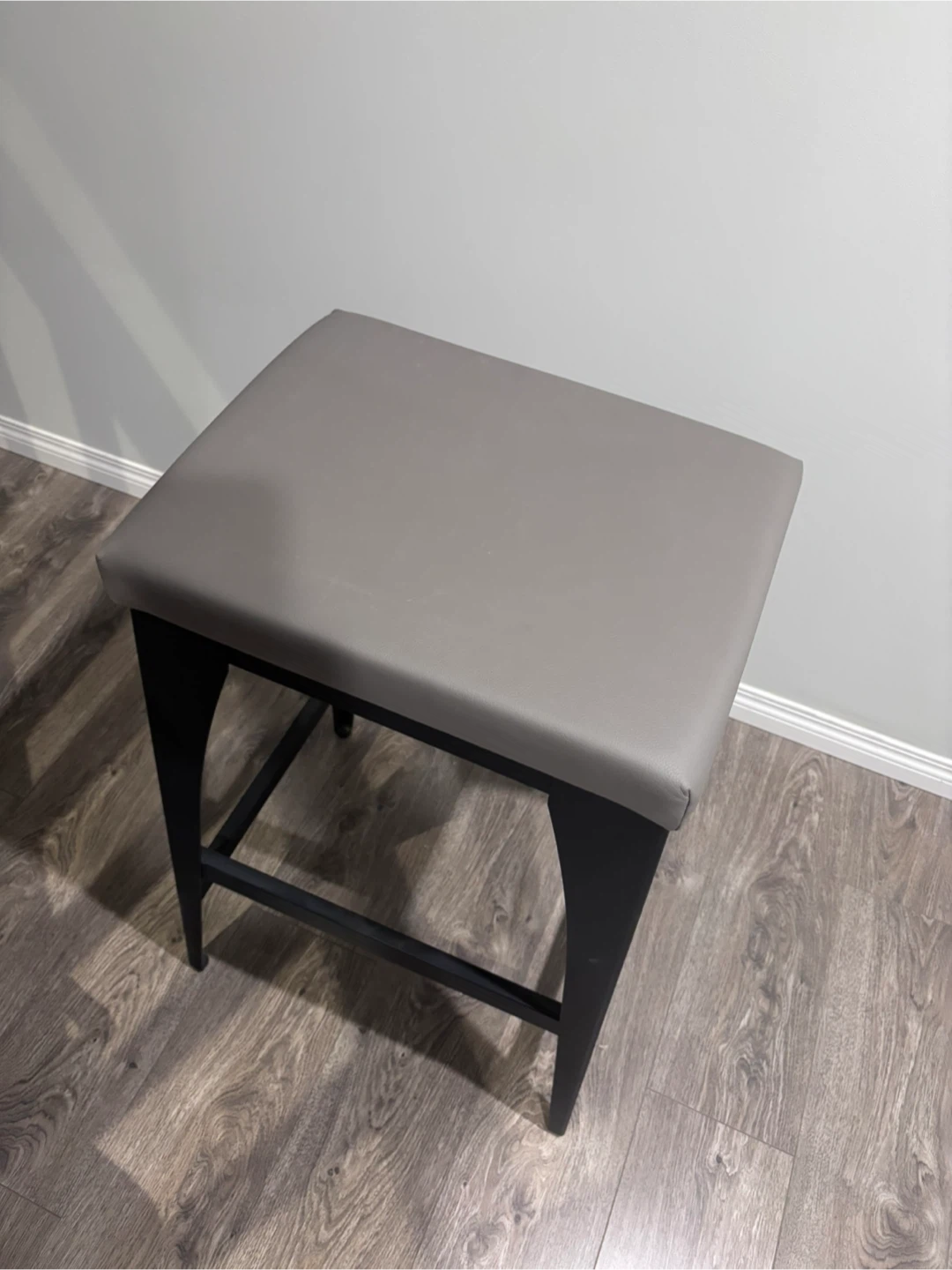 4 barstools - photo 2