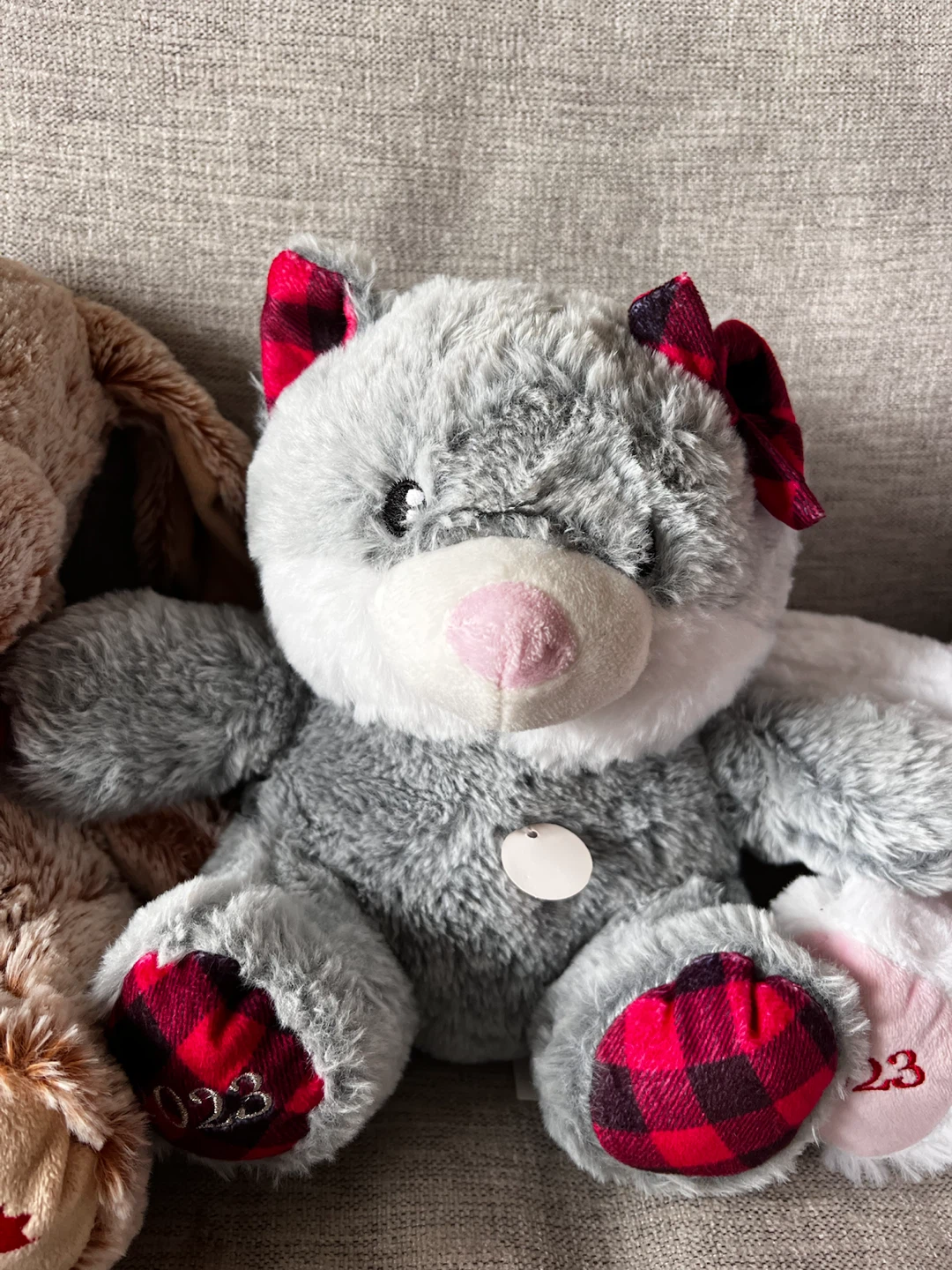 Grey stuffed cat with red plaid bows - photo 4