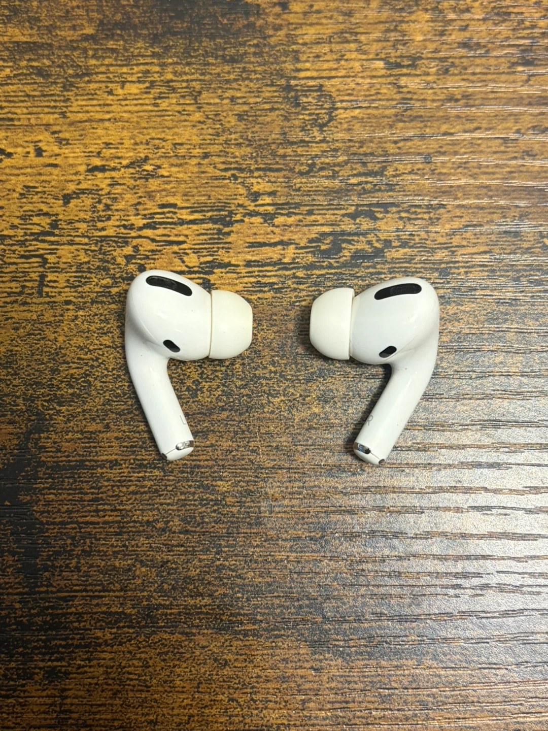 Apple AirPods Pro (1st Gen) with Charging Case - photo 4