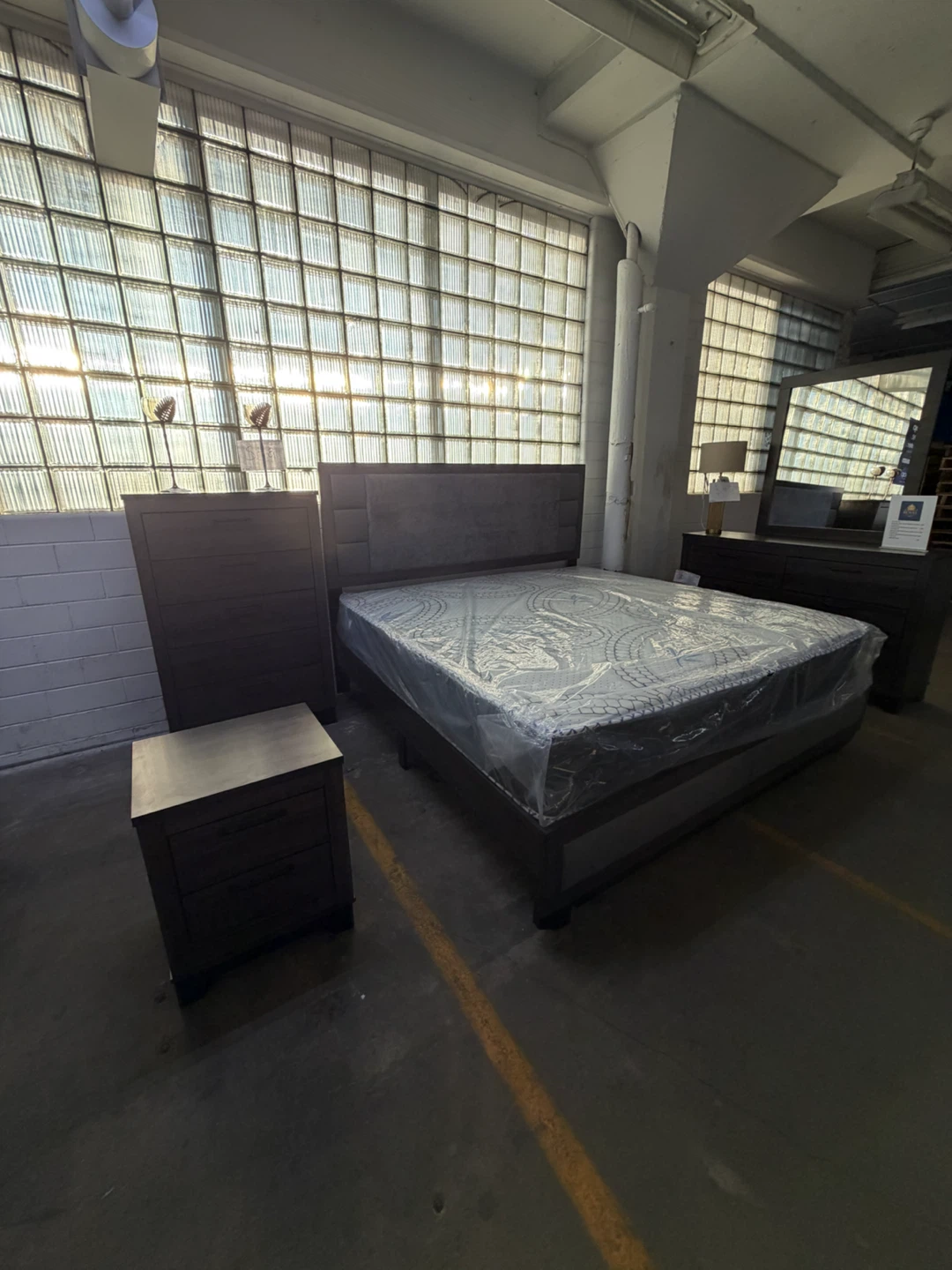 Royal Furniture Queen Bedroom Set