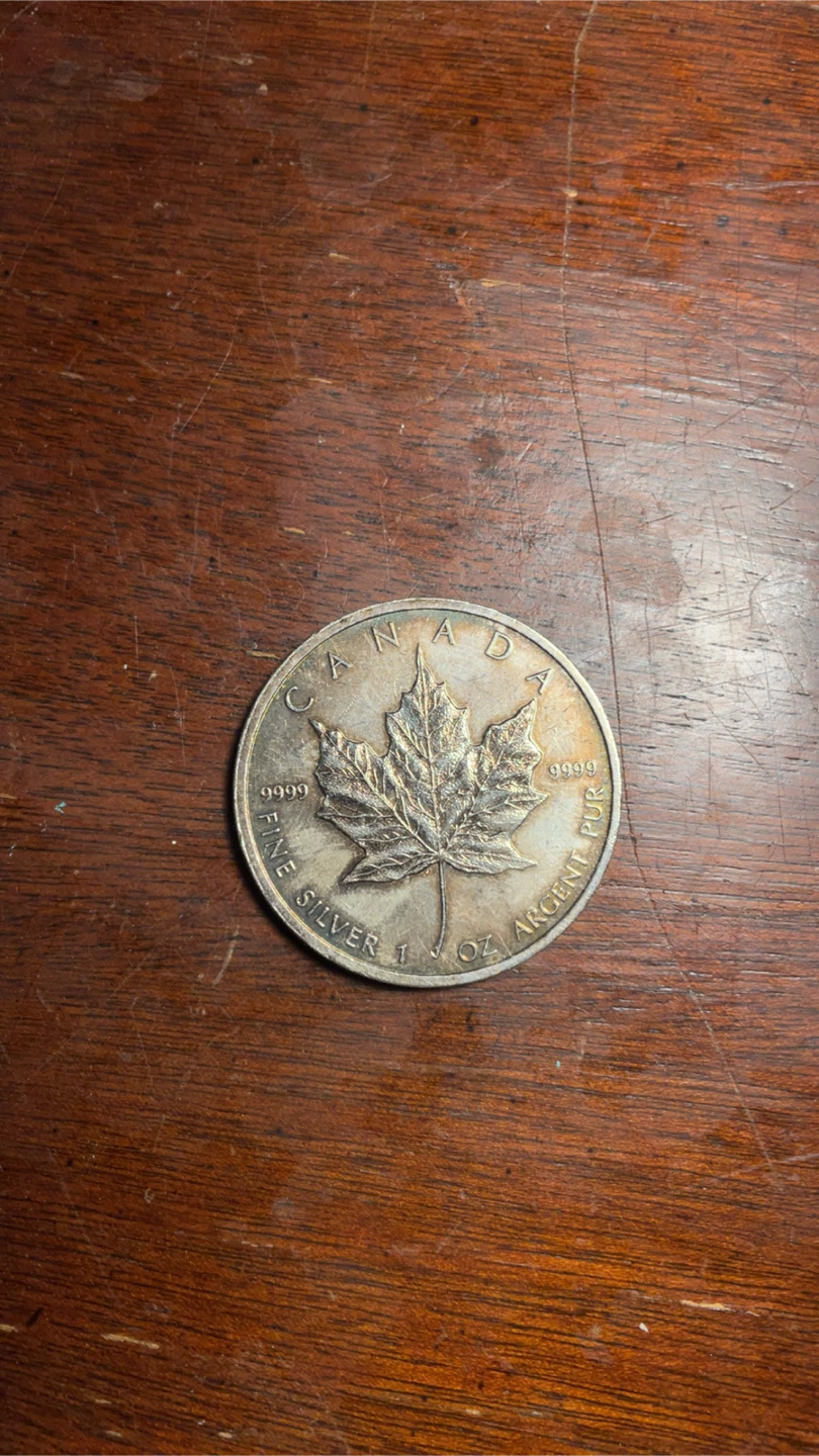 2011 Canadian Maple Leaf 1 oz Silver Coin - photo 2