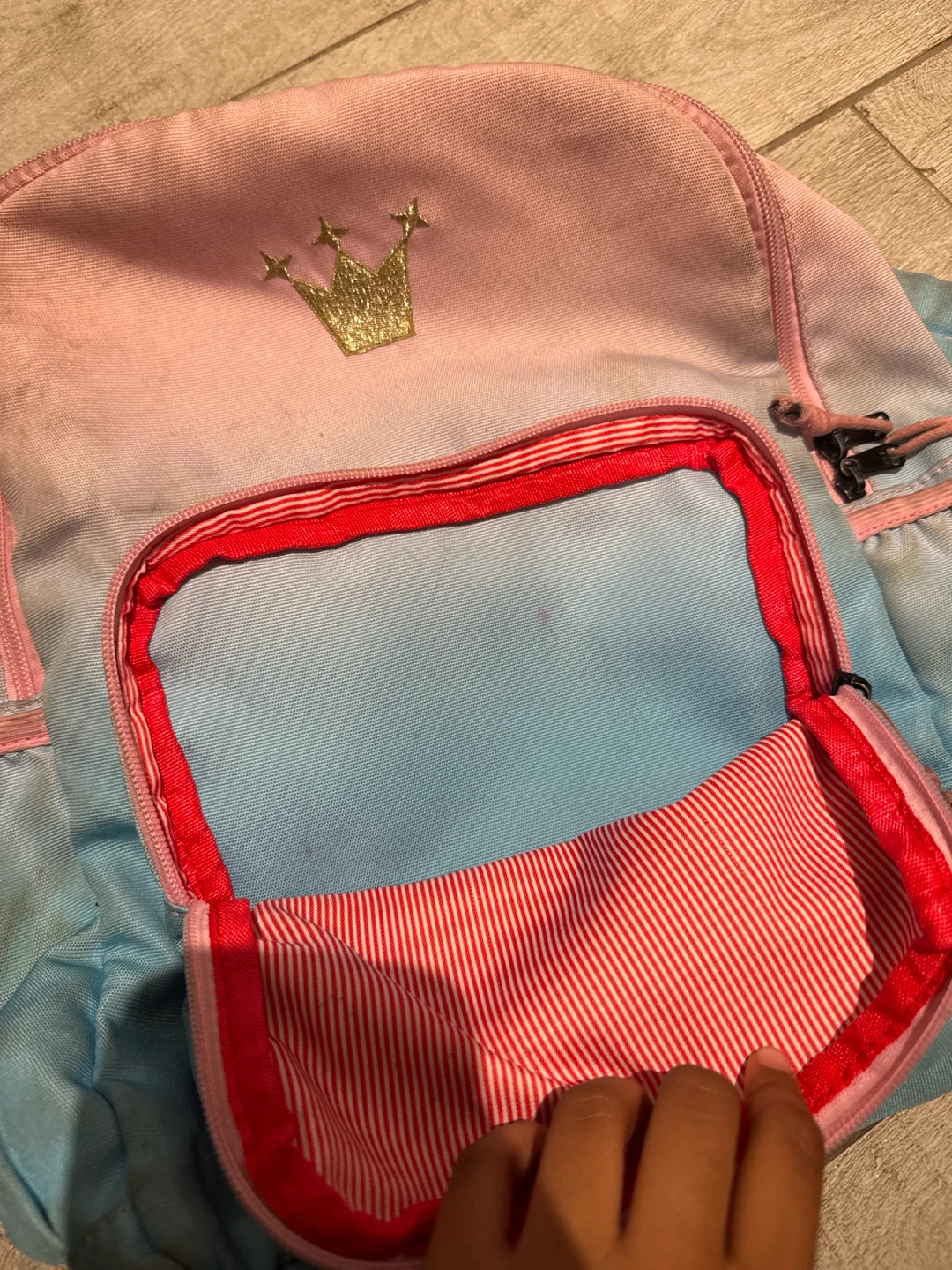 Pink and purple backpack with a gold crown. - photo 2