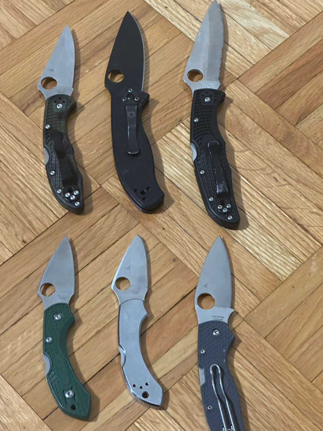 6 Spyderco Folding Knives Lot - photo 2