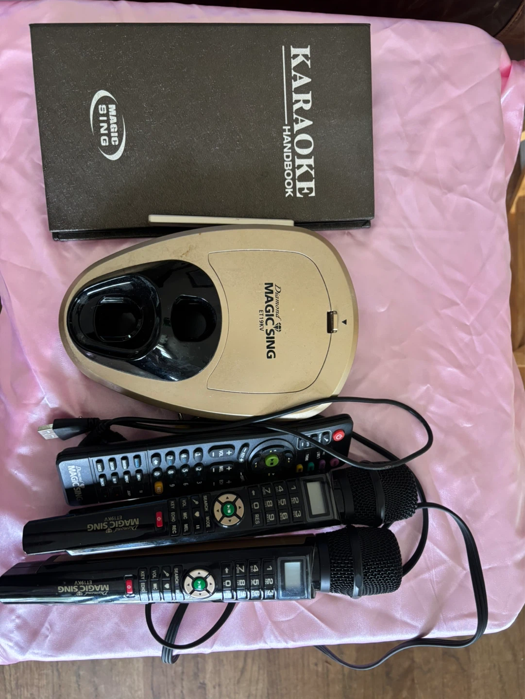 Magic Sing Karaoke Machine ET19KV with 2 Microphones