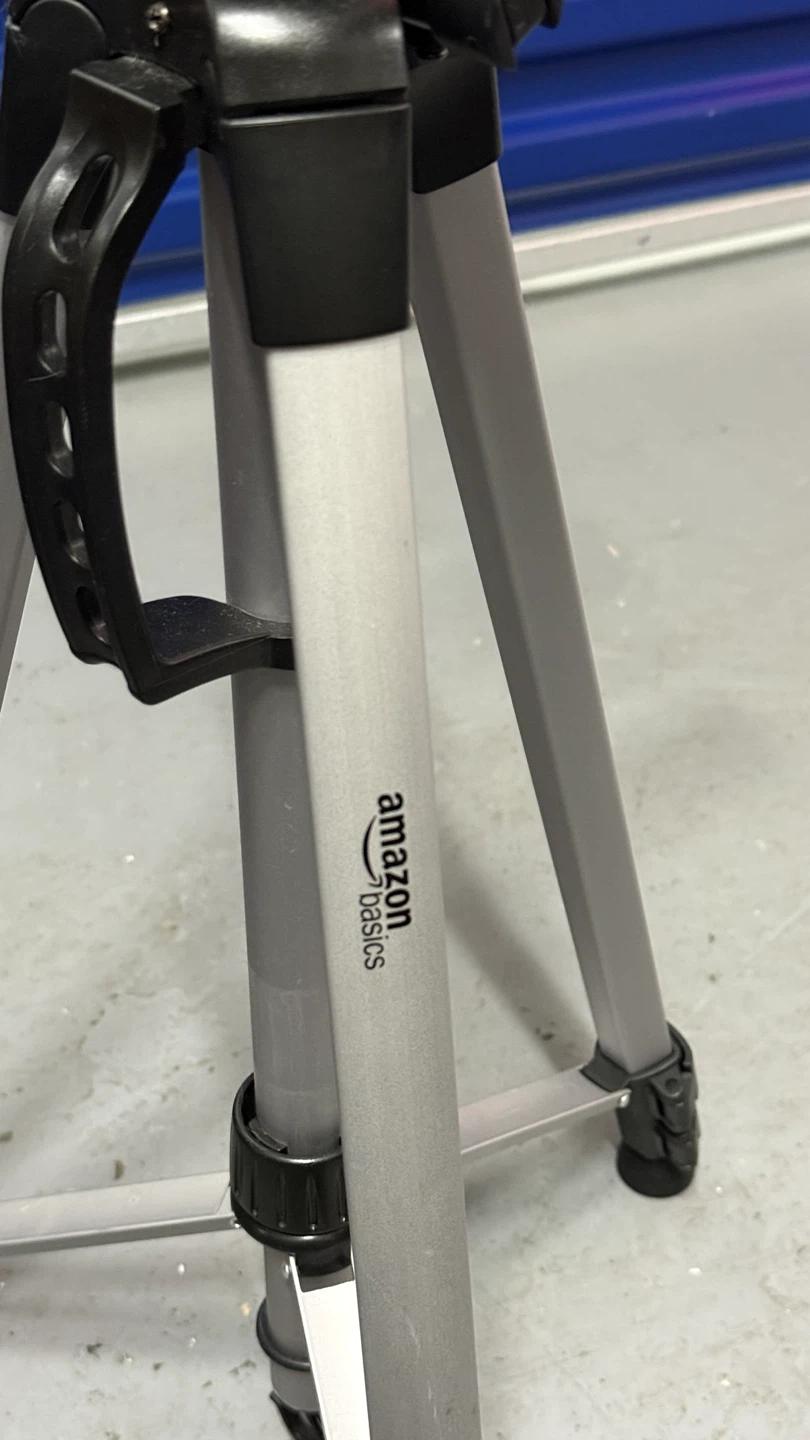 Amazon Basics lightweight tripod - photo 3