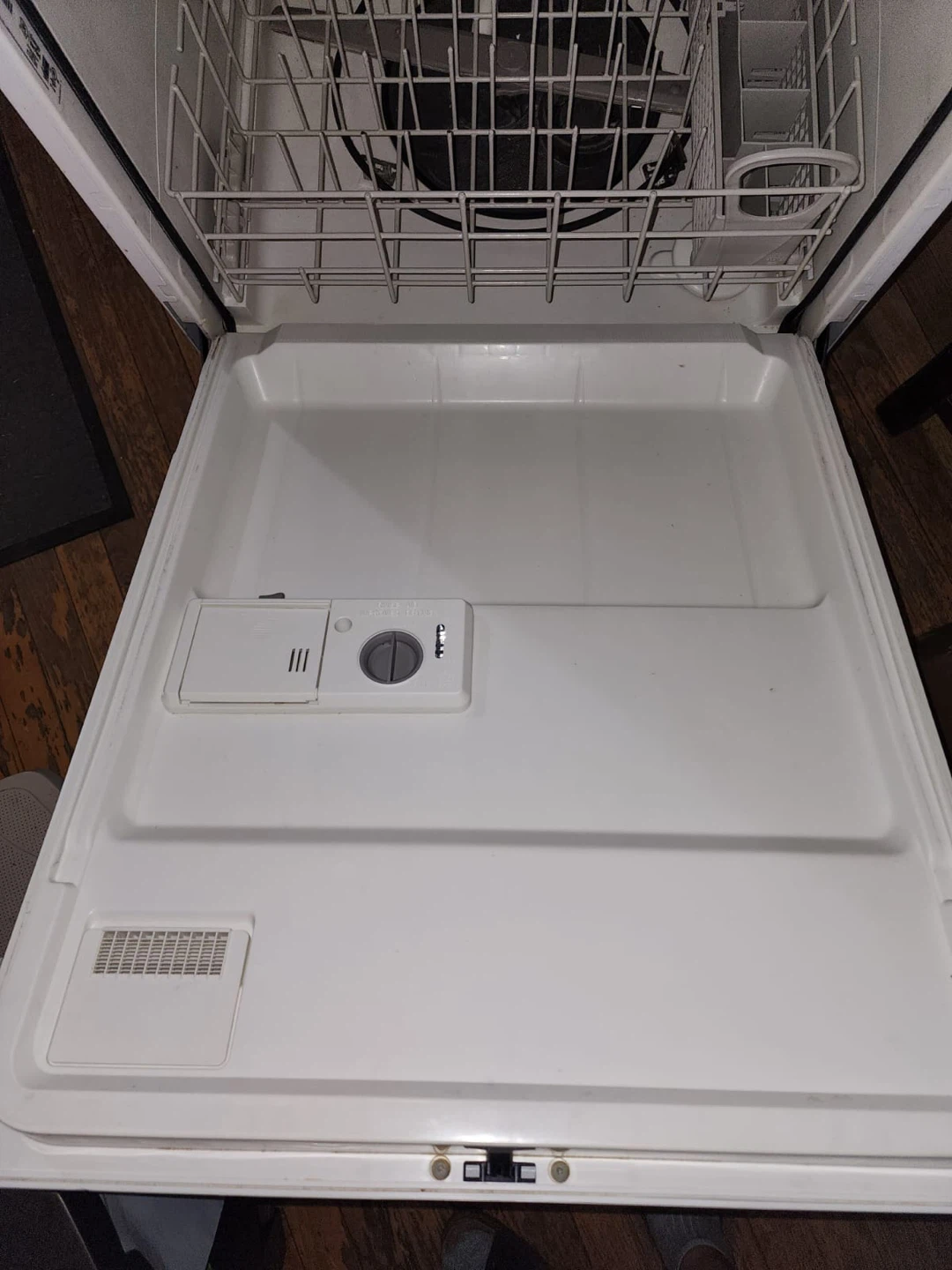 Whirlpool Dishwasher 120$ - photo 3