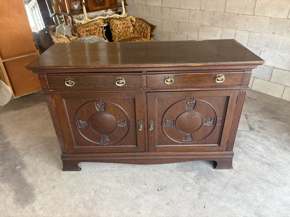 Free delivery used Vintage Oak Sideboard Buffet - photo 2