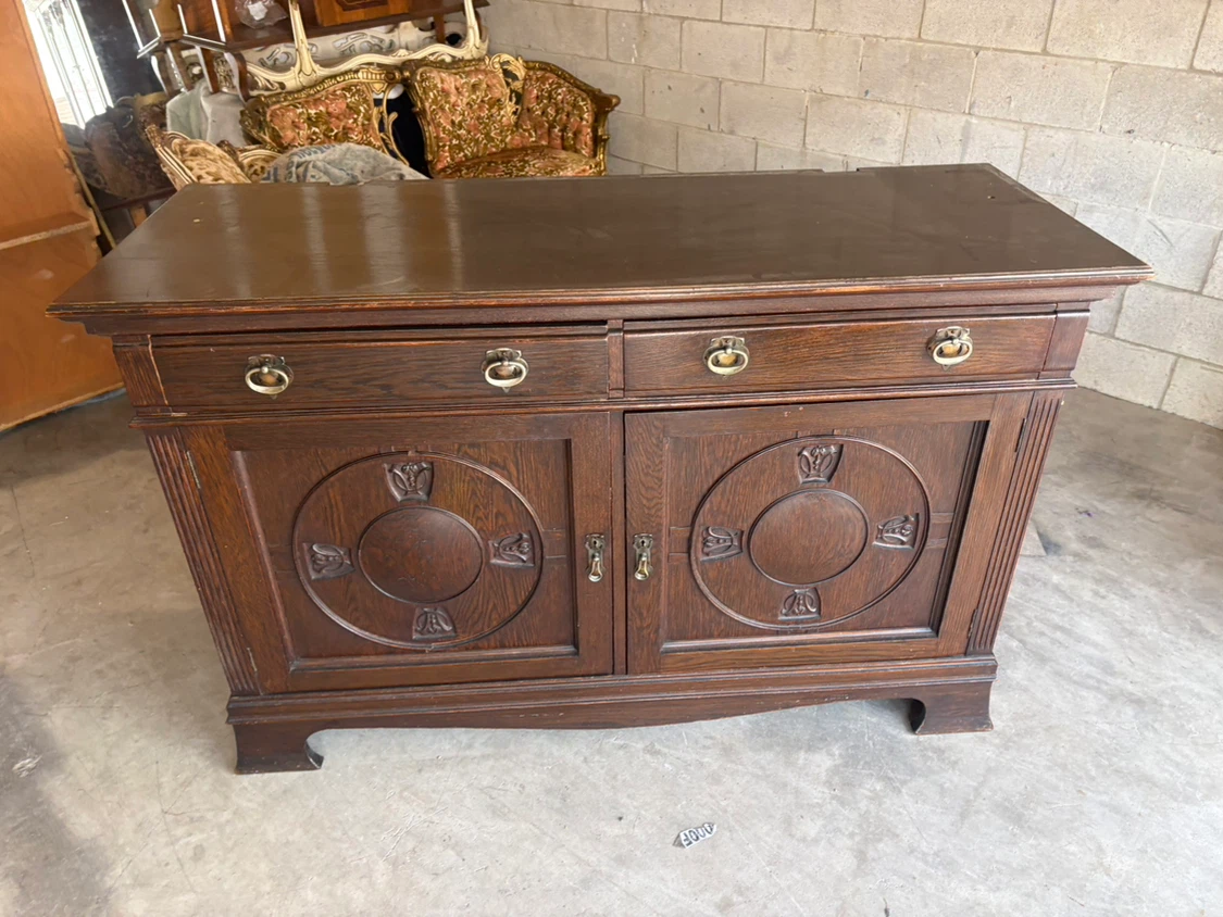 Free delivery used Vintage Oak Sideboard Buffet - photo 3