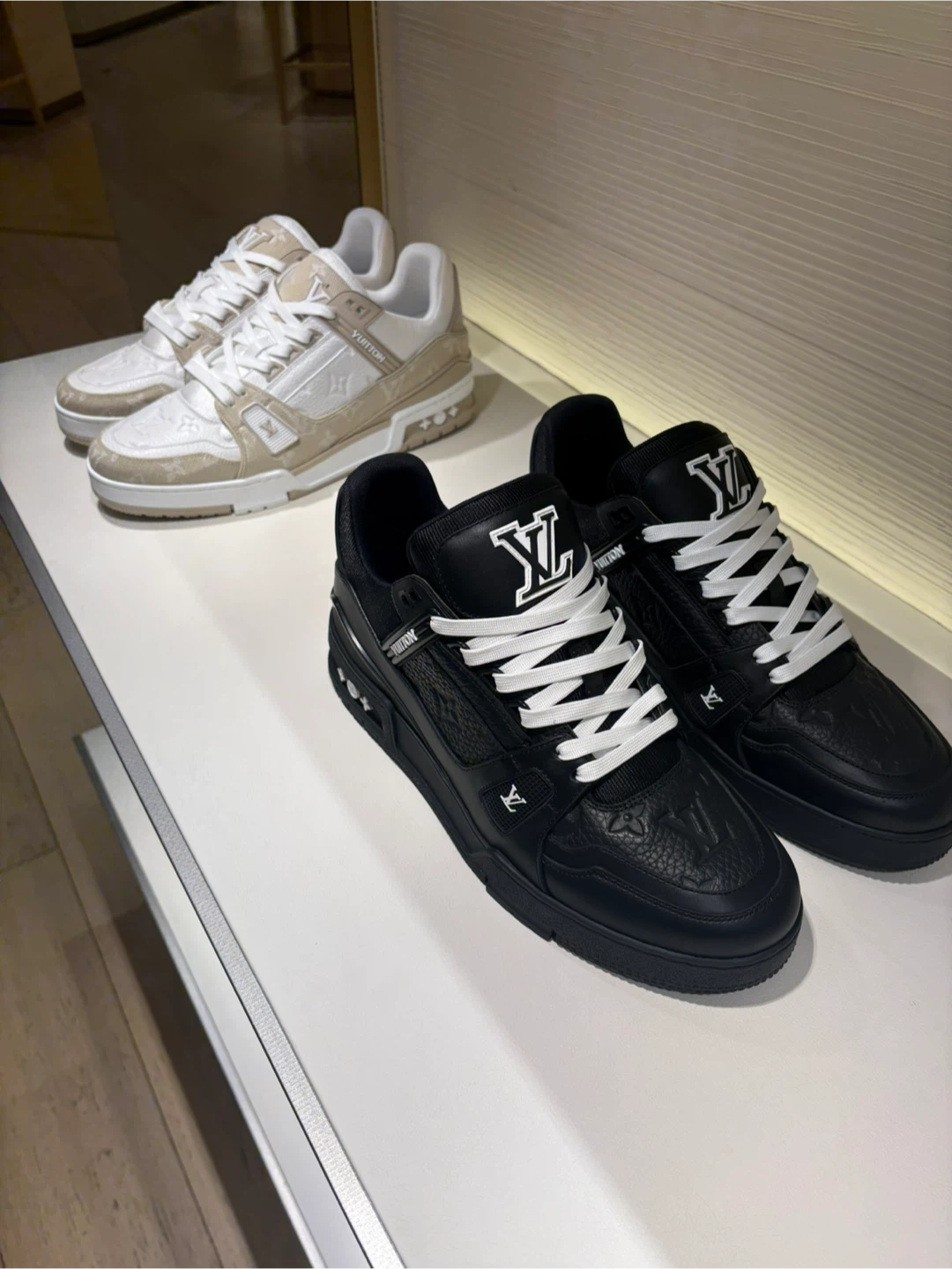 2 Louis Vuitton sneakers