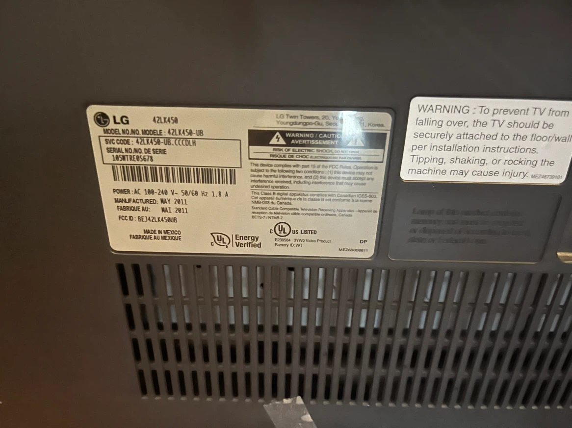 LG 42" LCD TV - photo 4