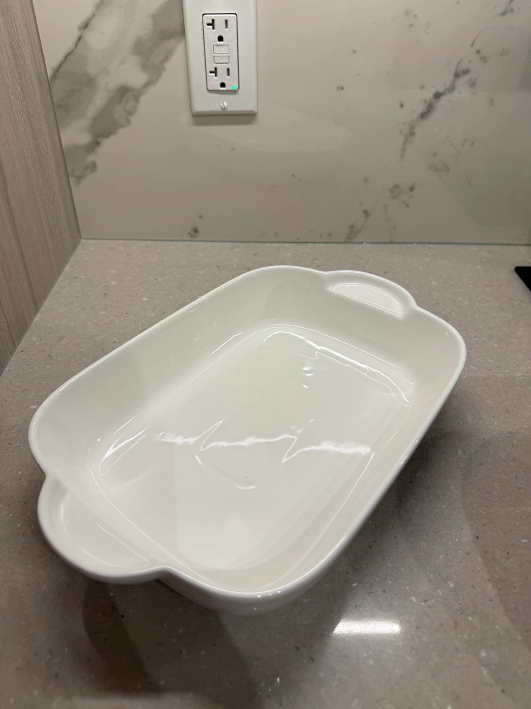 White ceramic rectangular baking dish