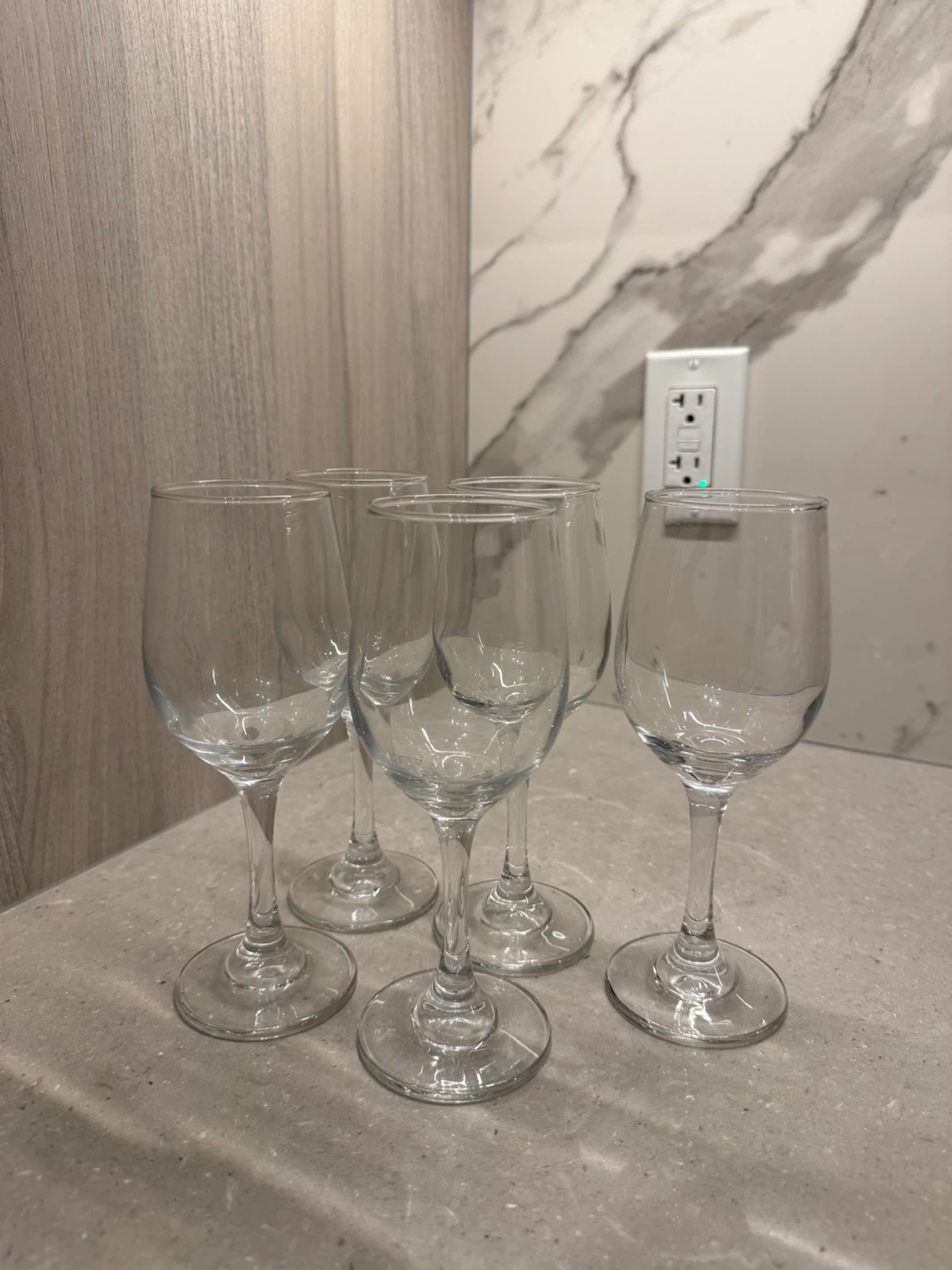 Set of 5 clear glass wine glasses - photo 3