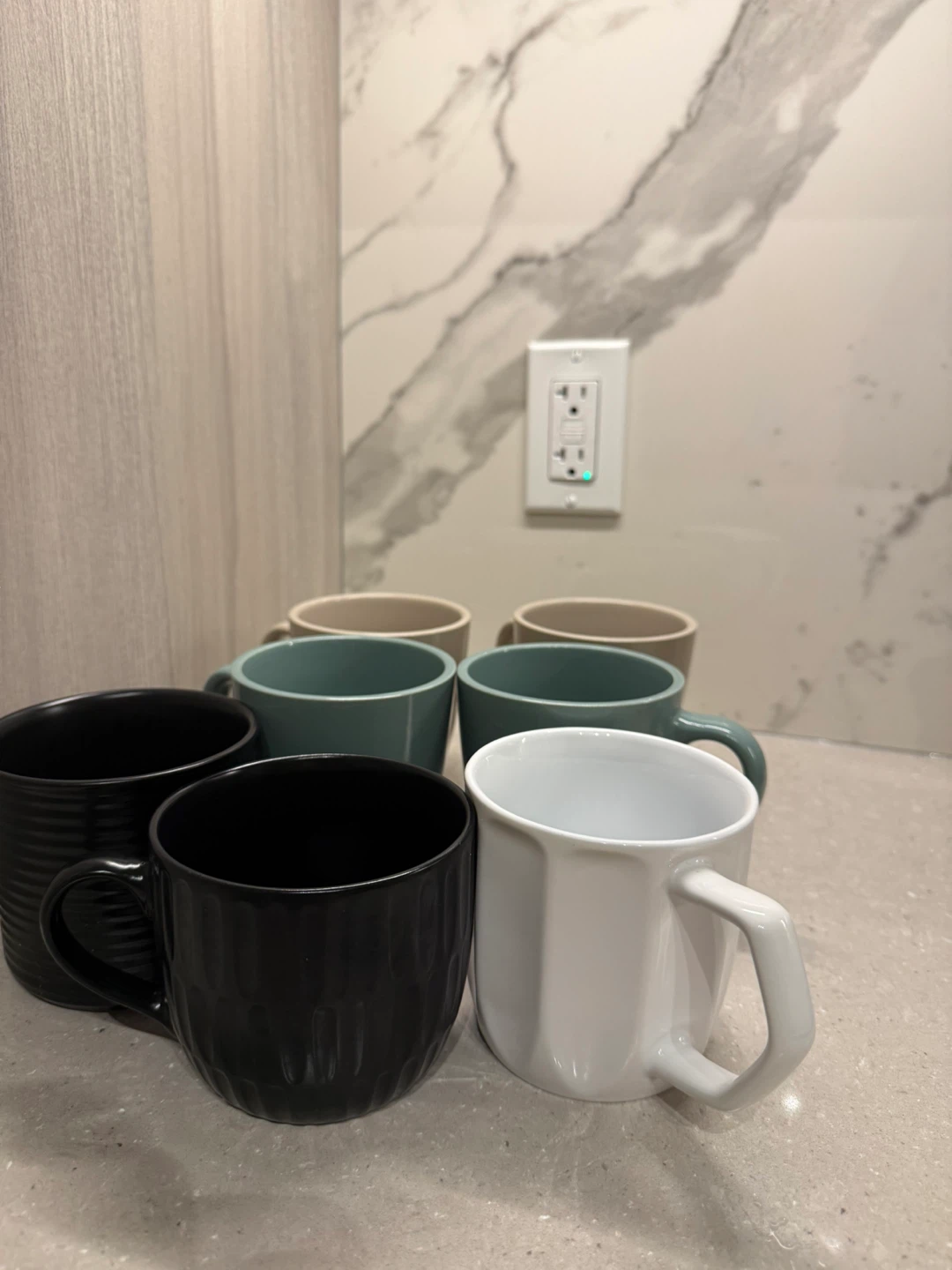 Assorted ceramic coffee mugs set of 7 - photo 3