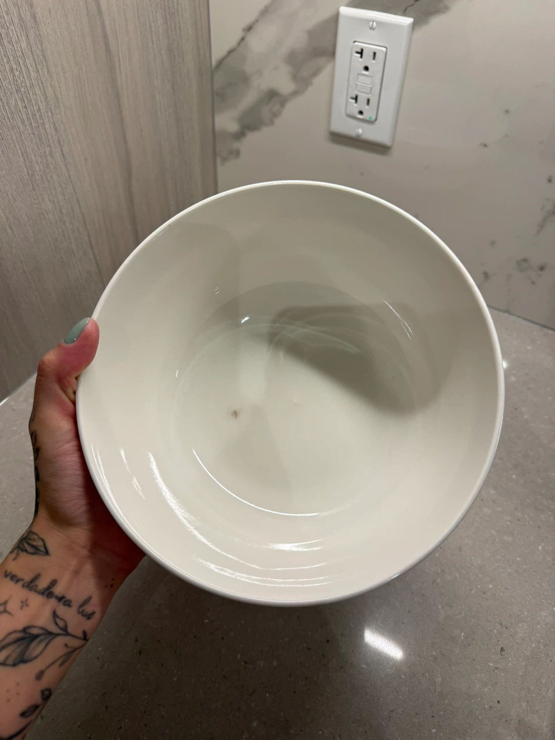 Assorted ceramic and glass serving bowls - photo 4