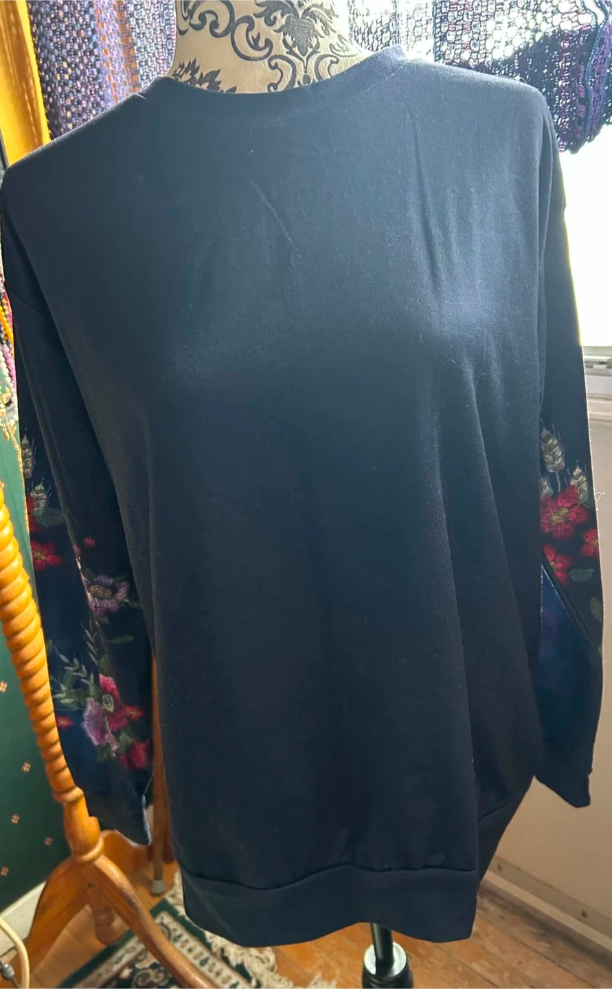 Navy Blue Sweatshirt with Floral Embroidered Sleeves - photo 2