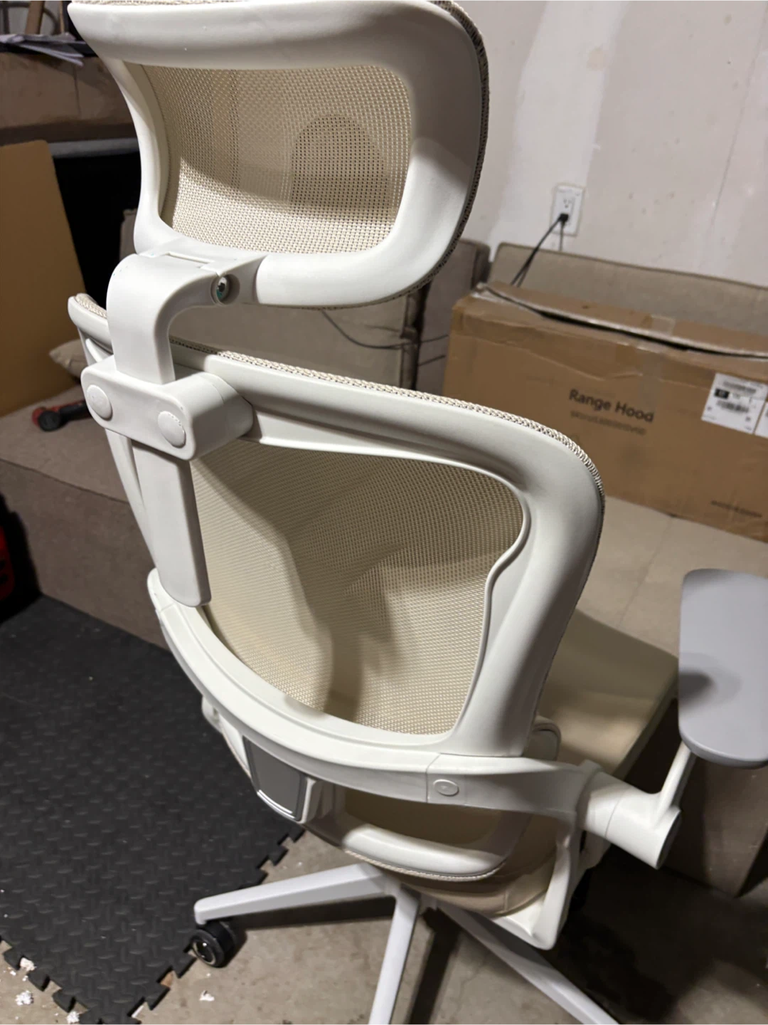 Ergonomic Office Chair - White/Tan Mesh - photo 4