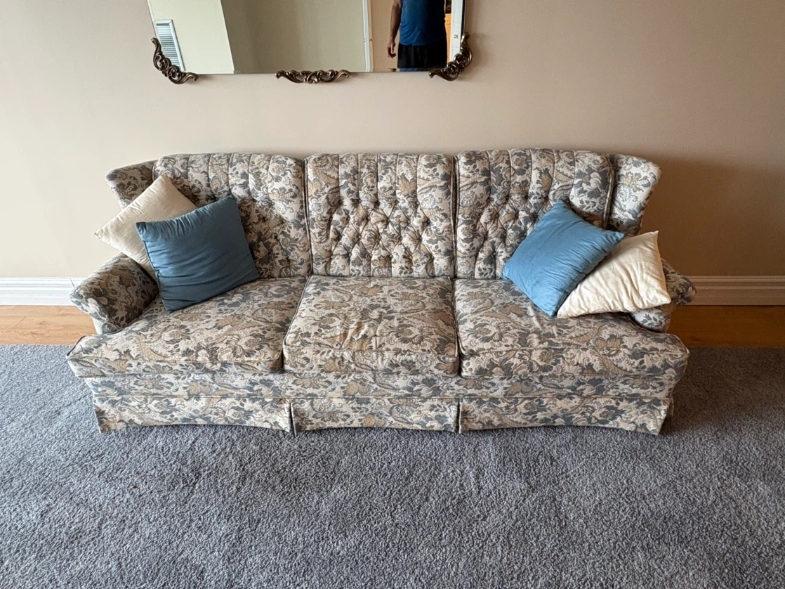 Free delivery used Vintage Floral Sofas 3 seat & 1 seat - photo 2
