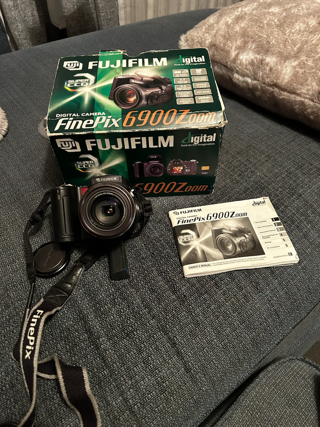 Fujifilm FinePix 6900 Zoom Digital Camera
