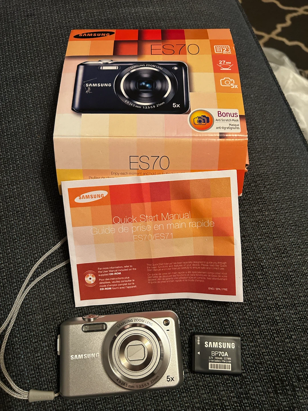 Samsung ES70 12.2MP Digital Camera Silver