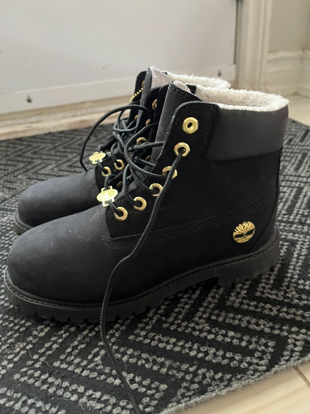 Black and gold limited edition timberlands - photo 3