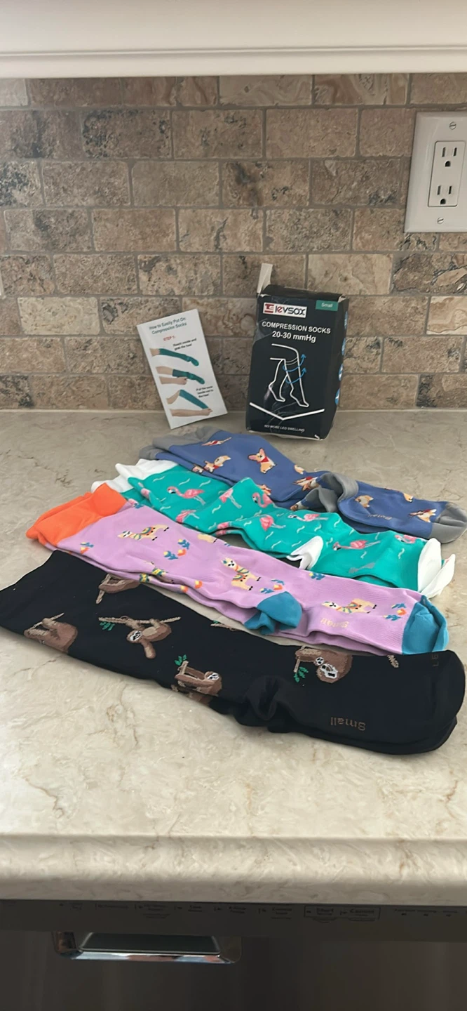 BRAND NEW LADIES COMPRESSION SOCKS (READ LISTING)