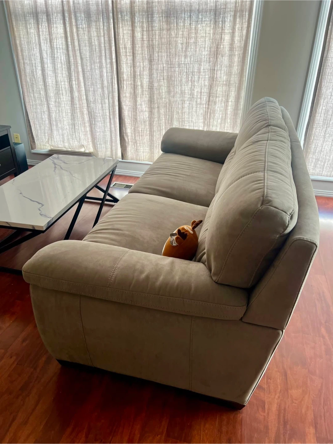Nearly New, 3‑Seater Couch (June 25) – Moving Out of Province - photo 2