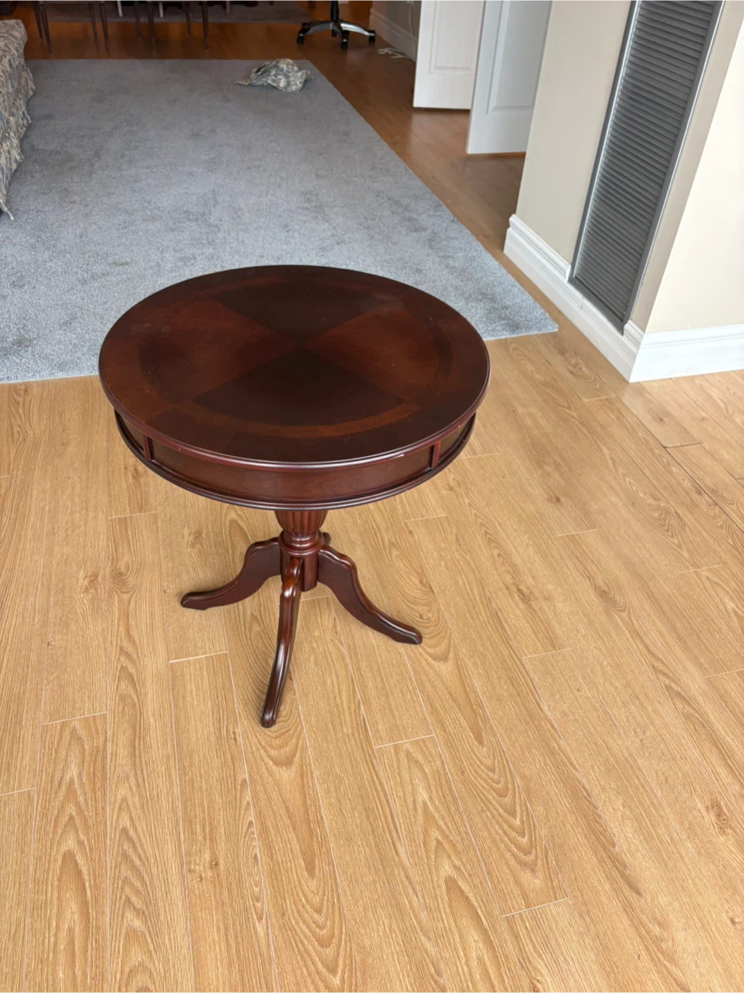 Free delivery used Round wooden end table with drawer - photo 2
