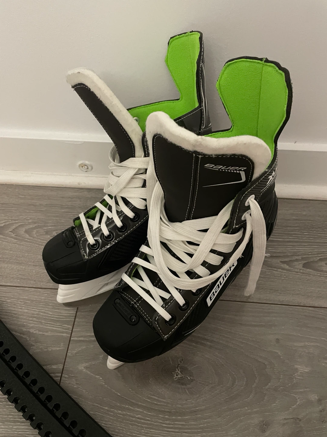 Bauer XLS Hockey Skates Size 5 Black