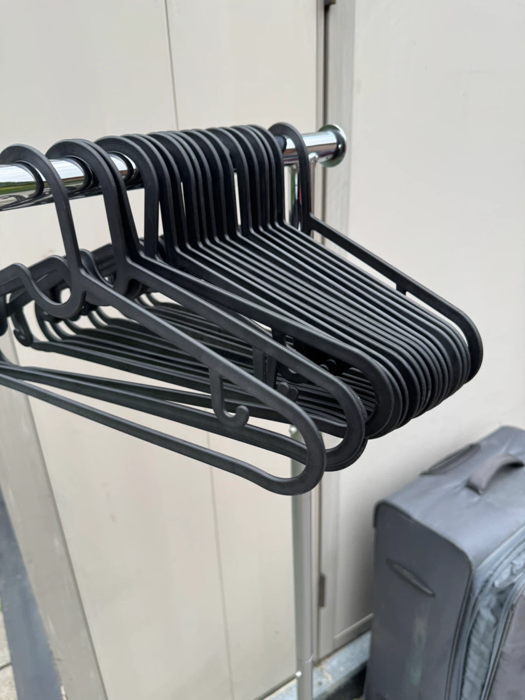 Set of 17 Black Plastic Clothes Hangers - photo 2
