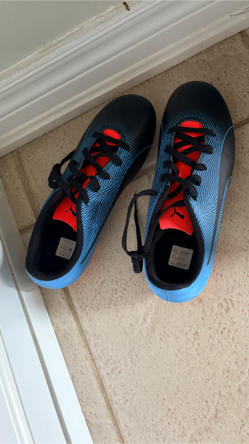 Soccer cleats