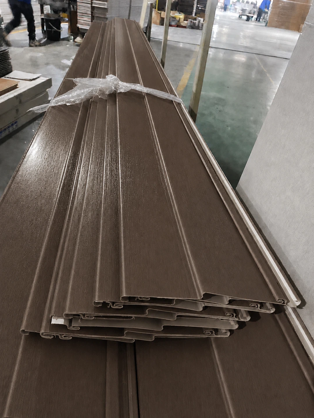 Vinyl Siding Panels – Box of 24 – 12ft Wood Grain - photo 2