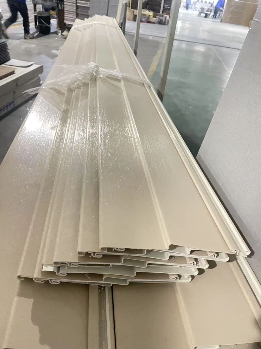 Vinyl Siding Panels – Box of 24 – 12ft Wood Grain - photo 3