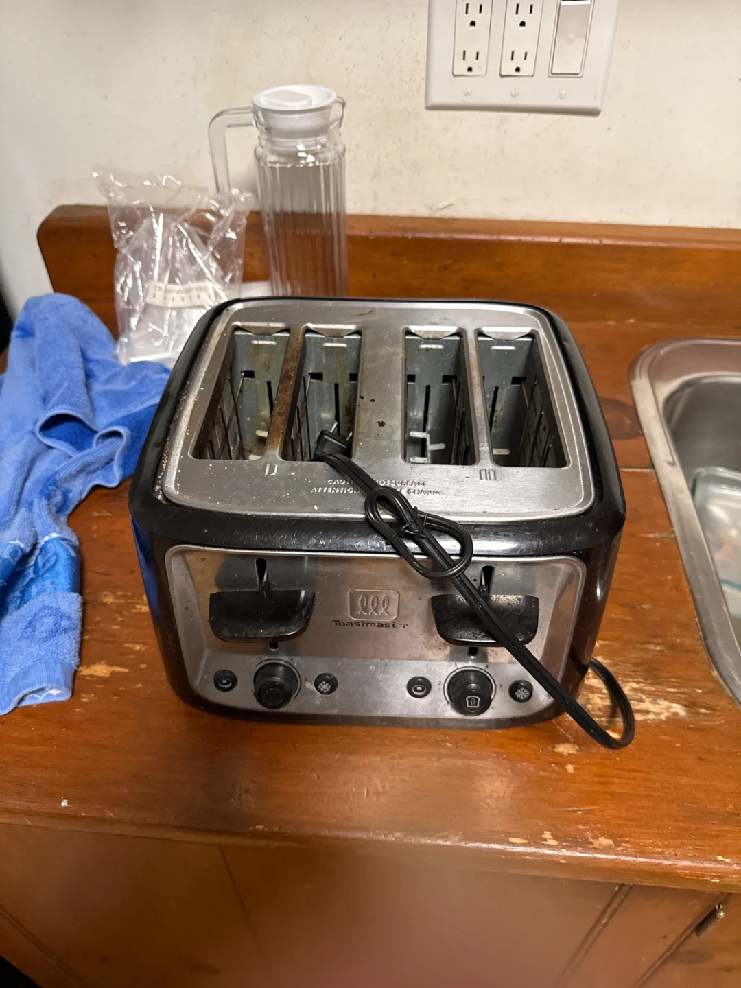 Toastmaster 4-slice toaster in black and silver