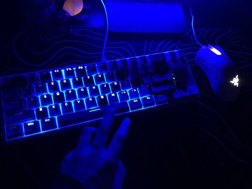 Backlit gaming keyboard and Razer mouse set - photo 4