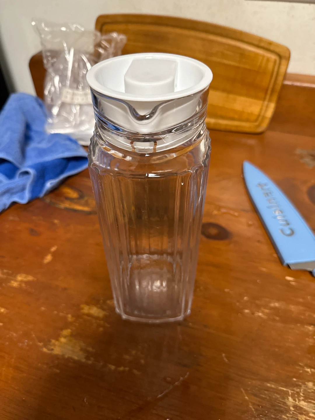 Clear glass pitcher with white lid - photo 2