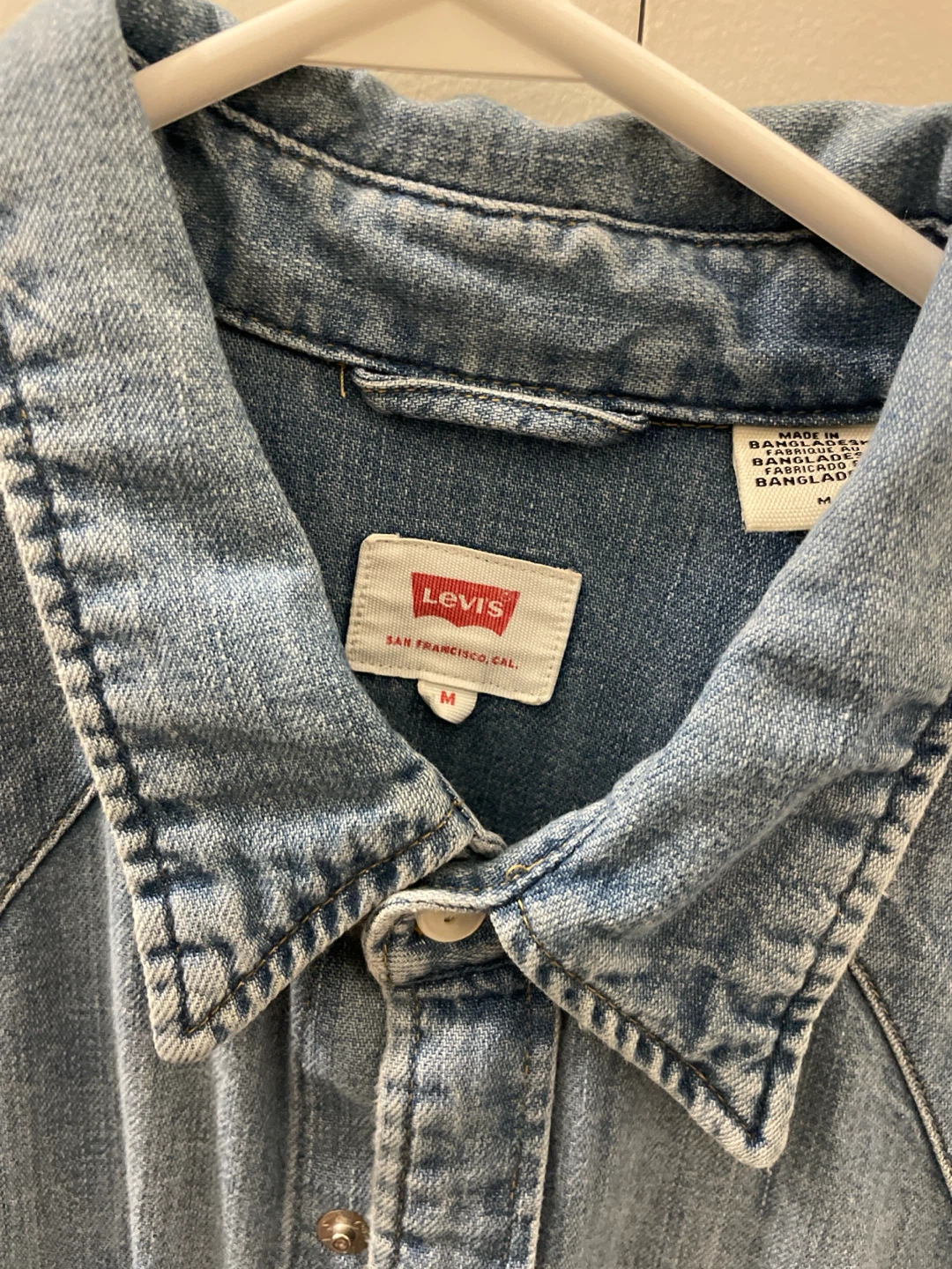 Levi's Denim Western Shirt - Size Medium - photo 2